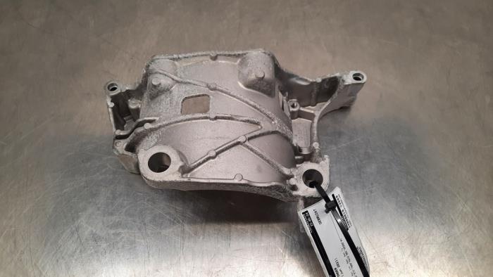 Usagé Support dynamo bas Volvo XC40 (XZ) 2.0 B4 16V Mild Hybrid AWD Prix € 42,35 Prix TTC proposé par Autohandel Didier