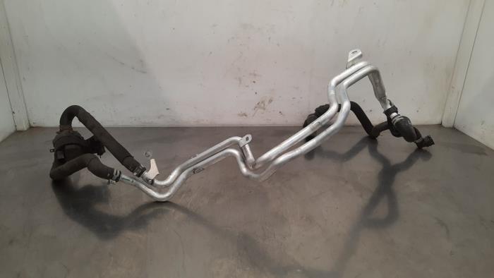 Begagnade Extra vattenpump Mercedes A-Klasse AMG (177.0) 2.0 A-35 AMG Turbo 16V 4Matic Pris € 102,85 Inklusive moms erbjuds av Autohandel Didier