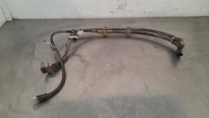 Usados Poste de batería Mercedes A (177.0) 1.3 A-180 Turbo 16V Precio € 42,35 IVA incluido ofrecido por Autohandel Didier