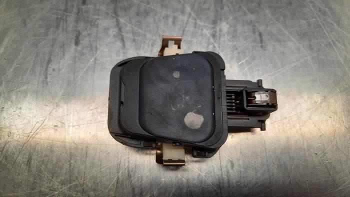 Begagnade Regnsensor Mercedes C Estate (S205) C-220d 2.0 Turbo 16V Pris € 36,30 Inklusive moms erbjuds av Autohandel Didier
