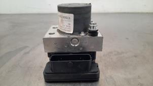 Bloc ABS d'un Renault Master III (EV/HV/UV/VA/VB/VD/VF/VG/VJ) 2.3 dCi 145 16V FWD 2021