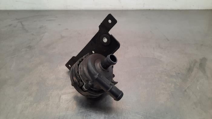 Begagnade Extra vattenpump Maserati Grecale 3.0 V6 Trofeo Q4 Pris € 133,10 Inklusive moms erbjuds av Autohandel Didier