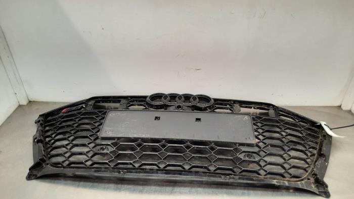 Używane Grill Audi RS 6 Avant (C8) 4.0 V8 TFSI Mild Hybrid 32V Cena € 320,65 Z VAT oferowane przez Autohandel Didier