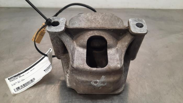 Used Engine mount Porsche Macan (95B) 3.0 V6 24V S Price € 42,35 Inclusive VAT offered by Autohandel Didier