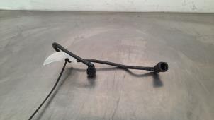 Usados Tubo de combustible Renault Captur (2R) 1.2 TCE 16V EDC Precio € 18,15 IVA incluido ofrecido por Autohandel Didier