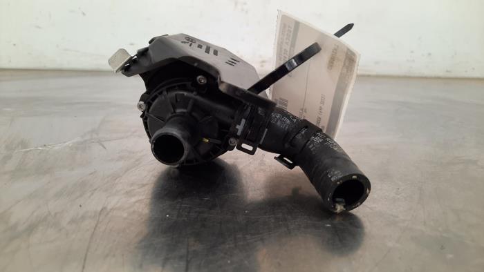 Begagnade Extra vattenpump Landrover Defender II 90 3.0 D300 MHEV Pris € 102,85 Inklusive moms erbjuds av Autohandel Didier