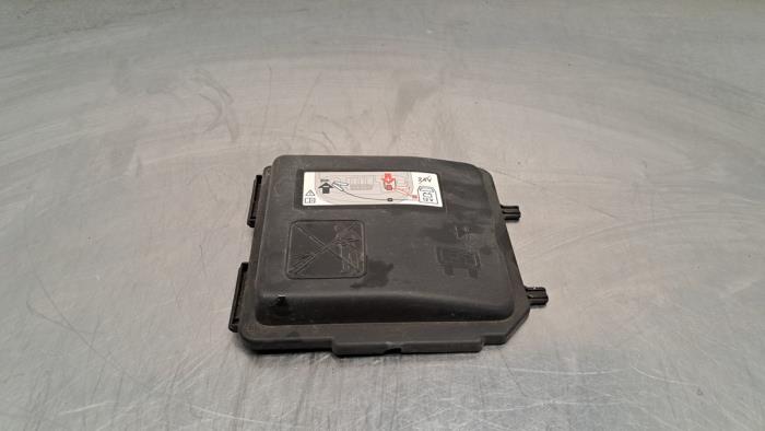 Begagnade Batterilock Opel Corsa F (UB/UH/UP) 1.2 12V 75 Pris € 12,10 Inklusive moms erbjuds av Autohandel Didier