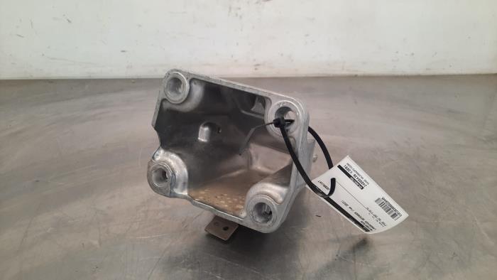 Used Engine mount Landrover Defender II 90 3.0 D300 MHEV Price € 36,30 Inclusive VAT offered by Autohandel Didier
