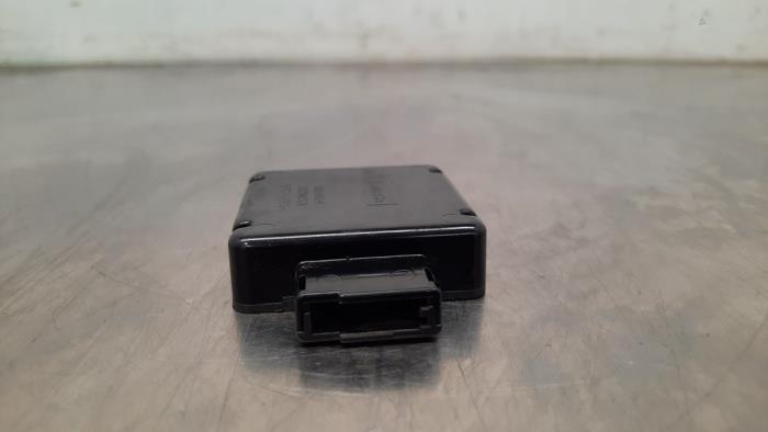 Używane Antena GPS Ford Transit Connect (PJ2) 1.5 TDCi ECOnetic Cena € 30,25 Z VAT oferowane przez Autohandel Didier