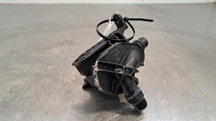 Begagnade Extra vattenpump Peugeot 3008 II (M4/MC/MJ/MR) 1.6 16V HYbrid 225 Pris € 30,25 Inklusive moms erbjuds av Autohandel Didier