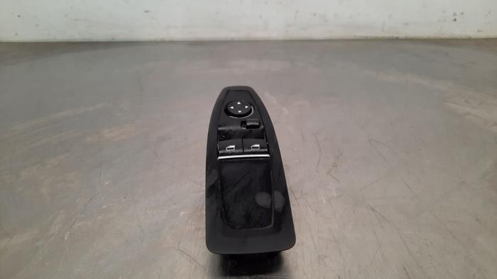 Usados Interruptor combinado de ventanillas BMW 2 serie (F22) 218d 2.0 16V Precio € 36,30 IVA incluido ofrecido por Autohandel Didier