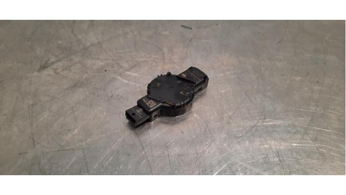 Begagnade Regnsensor BMW 2 serie (F22) 218d 2.0 16V Pris € 24,20 Inklusive moms erbjuds av Autohandel Didier