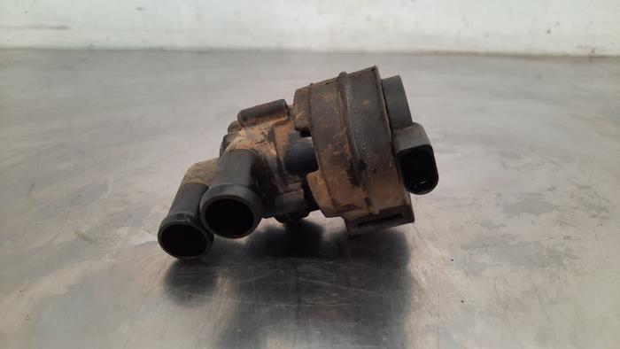 Begagnade Extra vattenpump Volkswagen Amarok 3.0 TDI V6 24V 4Motion Pris € 36,30 Inklusive moms erbjuds av Autohandel Didier