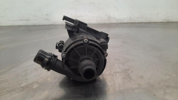 Begagnade Extra vattenpump BMW 5 serie (G30) 530e iPerformance xDrive Pris € 60,50 Inklusive moms erbjuds av Autohandel Didier