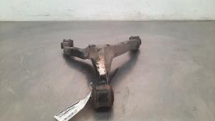 Usados Brazo portante izquierda detrás Peugeot 3008 II (M4/MC/MJ/MR) 1.6 16V HYbrid 225 Precio € 133,10 IVA incluido ofrecido por Autohandel Didier