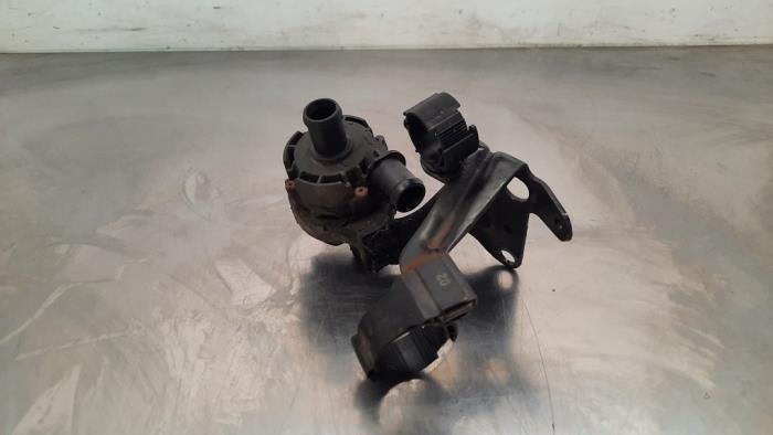 Begagnade Extra vattenpump Audi Q3 (8UB/8UG) 2.0 TDI 16V 150 Pris € 48,40 Inklusive moms erbjuds av Autohandel Didier