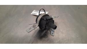 Begagnade Extra vattenpump Mercedes GLA (156.9) 2.2 200 CDI, d 16V Pris € 54,45 Inklusive moms erbjuds av Autohandel Didier