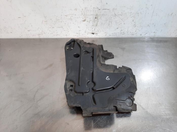 Używane Rózne elementy plastikowe Peugeot 208 I (CA/CC/CK/CL) 1.5 BlueHDi 100 Cena € 30,25 Z VAT oferowane przez Autohandel Didier