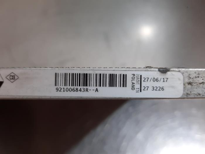 Klima Kondensor van een Renault Captur I (2R) 1.2 TCE 16V EDC 2017