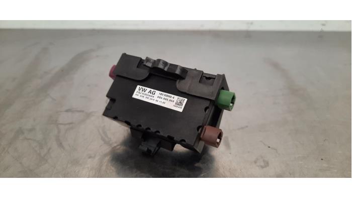 Używane Modul USB Skoda Karoq 1.5 TSI 16V Cena € 24,20 Z VAT oferowane przez Autohandel Didier