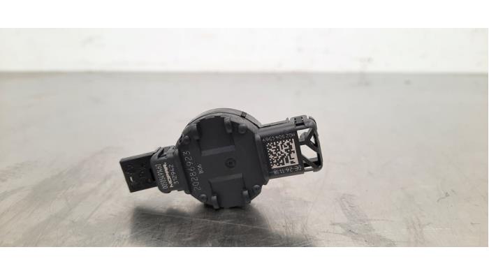 Begagnade Regnsensor Fiat 500X (334) 1.6 E-torq 16V Pris € 24,20 Inklusive moms erbjuds av Autohandel Didier