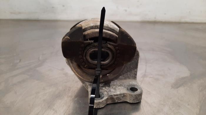 Used Engine mount Landrover Defender II 2.0 D240 Price € 48,40 Inclusive VAT offered by Autohandel Didier
