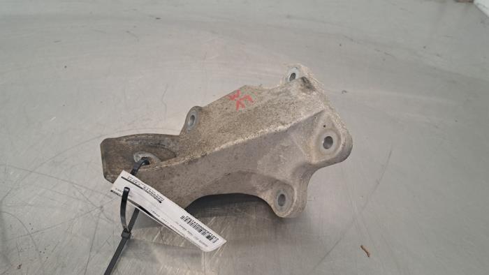 Used Engine mount Landrover Defender II 2.0 D240 Price € 102,85 Inclusive VAT offered by Autohandel Didier