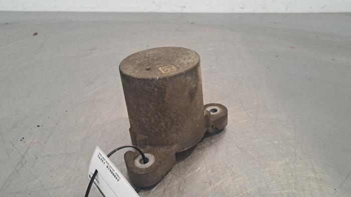 Used Engine mount Landrover Defender II 2.0 D240 Price € 42,35 Inclusive VAT offered by Autohandel Didier
