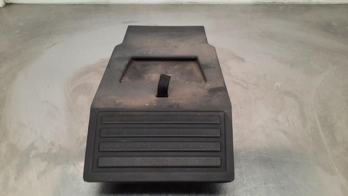 Begagnade Batterilock Landrover Defender II 2.0 D240 Pris € 60,50 Inklusive moms erbjuds av Autohandel Didier
