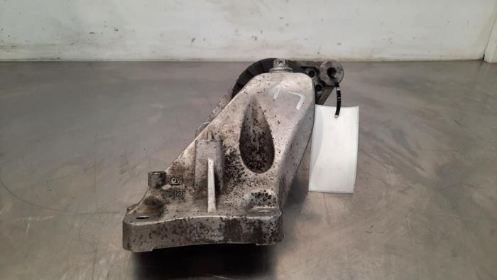 Used Engine mount Maserati Ghibli III 3.0 Diesel Price € 60,50 Inclusive VAT offered by Autohandel Didier