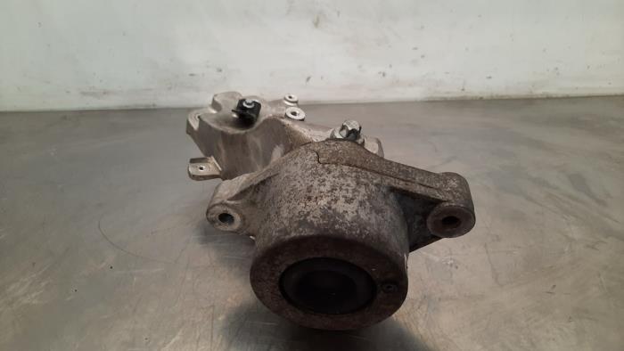 Used Engine mount Maserati Ghibli III 3.0 Diesel Price € 60,50 Inclusive VAT offered by Autohandel Didier