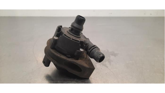 Begagnade Extra vattenpump BMW 2 serie Gran Tourer (F46) 220i 2.0 TwinPower Turbo 16V Pris € 24,20 Inklusive moms erbjuds av Autohandel Didier