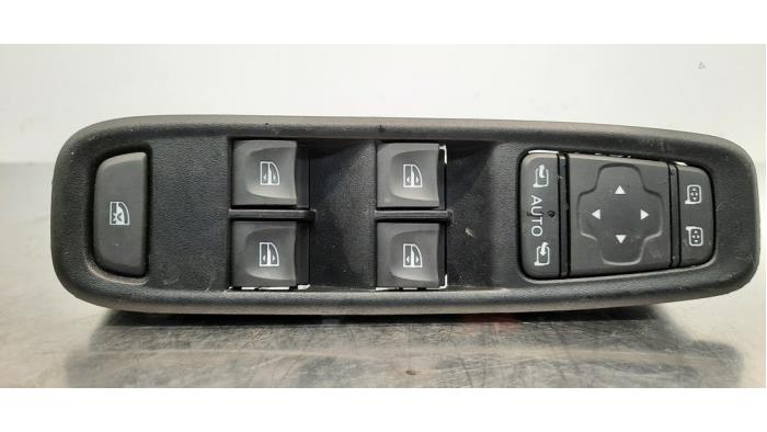 Usados Interruptor combinado de ventanillas Dacia Duster (SR) 1.3 TCE 130 16V Precio € 60,50 IVA incluido ofrecido por Autohandel Didier