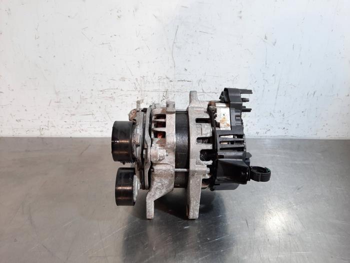 Begagnade Dynamo Renault Arkana (RJLL) 1.3 Mild Hybrid 160 16V Pris € 133,10 Inklusive moms erbjuds av Autohandel Didier