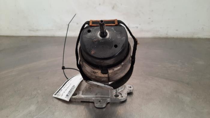 Used Engine mount Aston Martin Vantage 4.3 V8 32V Price € 266,20 Inclusive VAT offered by Autohandel Didier