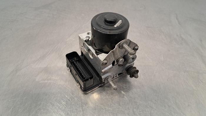 Usagé Pompe ABS Porsche Macan (95B) 3.0 S Diesel V6 24V Prix € 332,75 Prix TTC proposé par Autohandel Didier