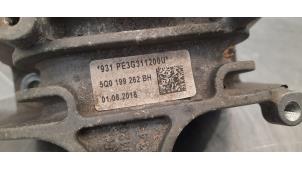 Engine mount from a Skoda Superb Combi (3V5) 1.6 TDI 2018