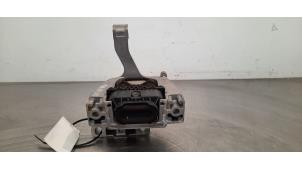 Engine mount from a Skoda Superb Combi (3V5) 1.6 TDI 2018