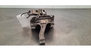Engine mount from a Skoda Superb Combi (3V5) 1.6 TDI 2018