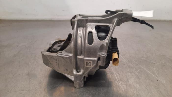 Engine mount from a Audi A7 Sportback (4KA) 2.0 40 TDI Mild Hybrid Quattro 2019