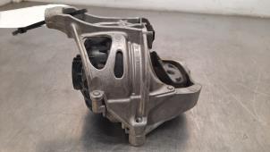 Engine mount from a Audi A7 Sportback (4KA) 2.0 40 TDI Mild Hybrid Quattro 2019