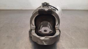 Engine mount from a Audi A7 Sportback (4KA) 2.0 40 TDI Mild Hybrid Quattro 2019