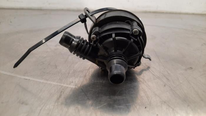 Begagnade Extra vattenpump BMW 3 serie Touring (G21) 320e xDrive 2.0 TwinPower Turbo 16V Pris € 24,20 Inklusive moms erbjuds av Autohandel Didier