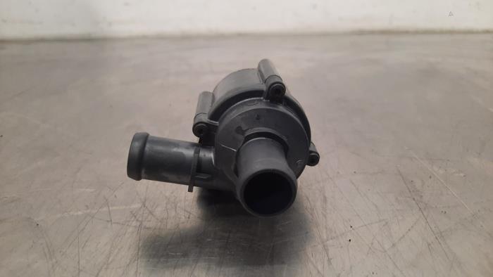 Begagnade Extra vattenpump Audi A6 Avant (C8) 2.0 16V 45 TFSI Mild hybrid Quattro Pris € 60,50 Inklusive moms erbjuds av Autohandel Didier