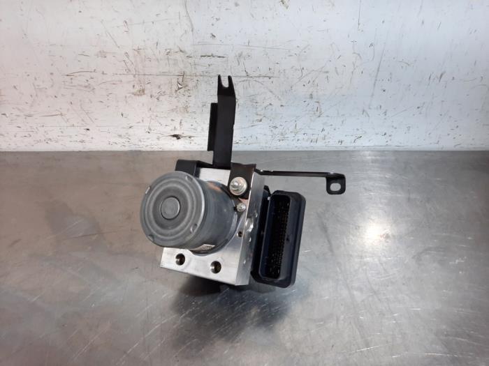 Begagnade ABS-pump Mercedes A (177.0) 1.3 A-250 e Turbo 16V Pris € 363,00 Inklusive moms erbjuds av Autohandel Didier