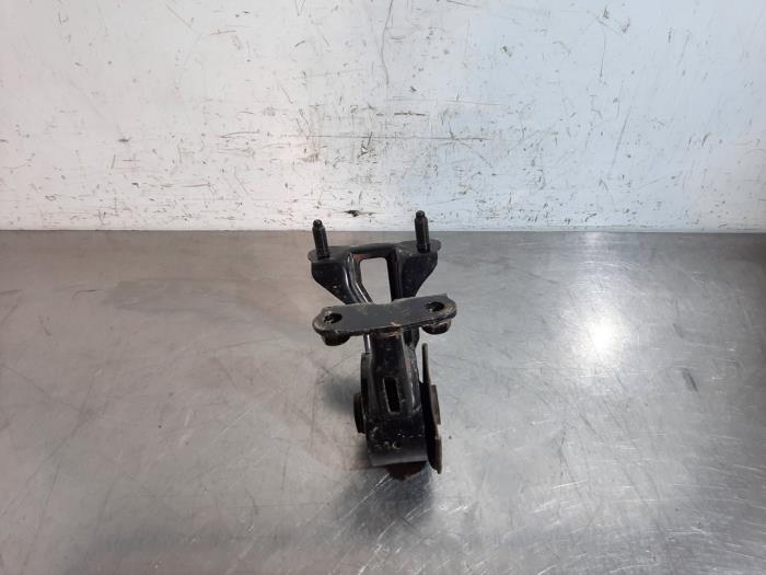 Engine mount Lexus CT 200h 1.8 16V - 1237137360 2ZRFX