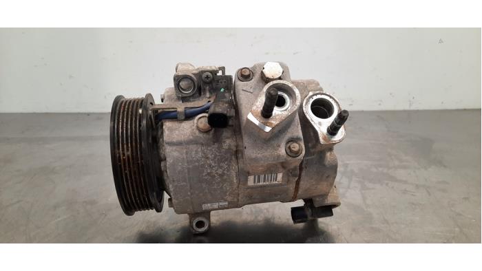 Luftkonditioneringspump från en Ford Transit 2.0 TDCi 16V Eco Blue 130 2022