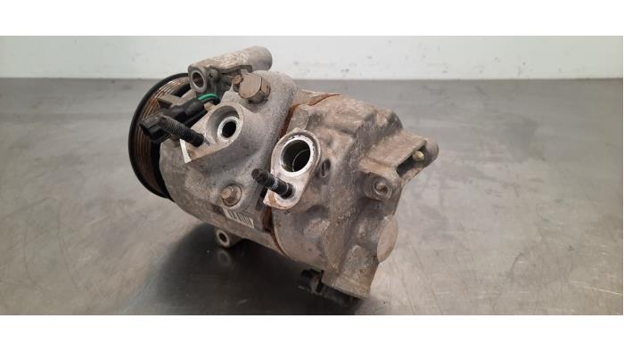 Luftkonditioneringspump från en Ford Transit 2.0 TDCi 16V Eco Blue 130 2022
