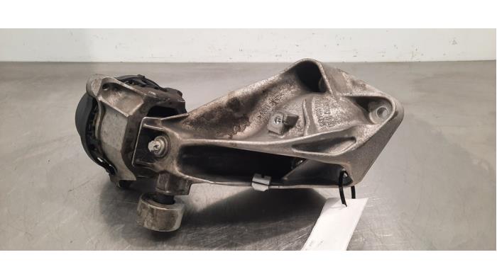 Used Engine mount BMW X7 xDrive40d 3.0 24V Mild Hybrid Price € 48,40 Inclusive VAT offered by Autohandel Didier