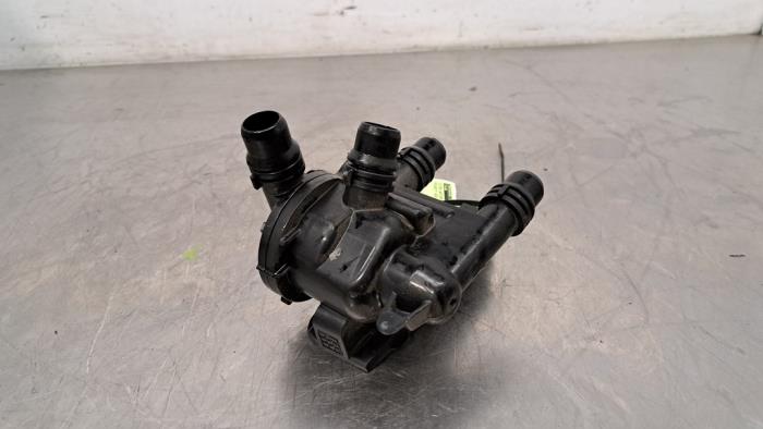 Begagnade Extra vattenpump Peugeot 408 1.6 16V HYbrid 225 Pris € 30,25 Inklusive moms erbjuds av Autohandel Didier